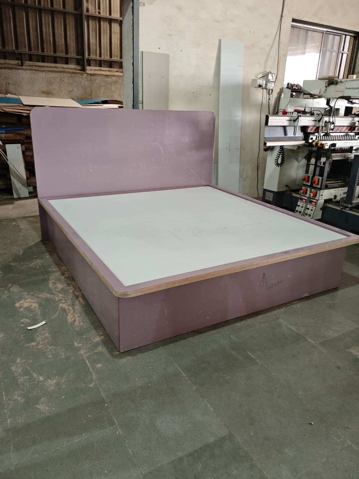 AeroLift Hydraulic Bed 1