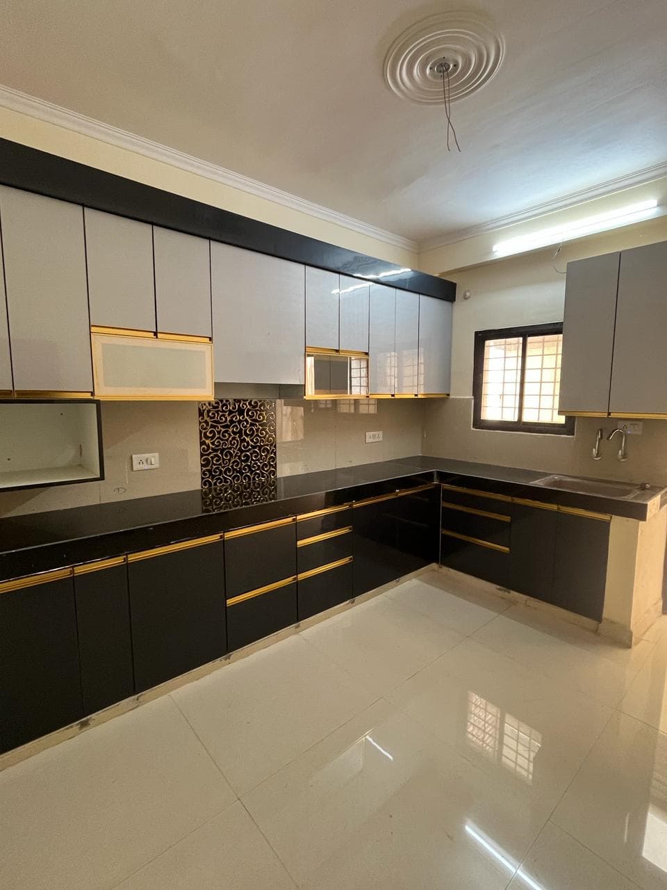 Royal Noir Kitchen