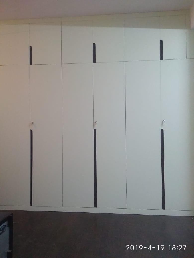 Signature Vertical Wardrobe